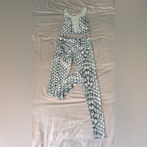 Varley Snake-Print Leggings – White and Grey